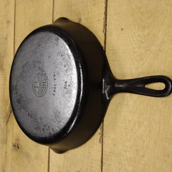 Griswold #8 cast iron skillet - Picture 2 of 5